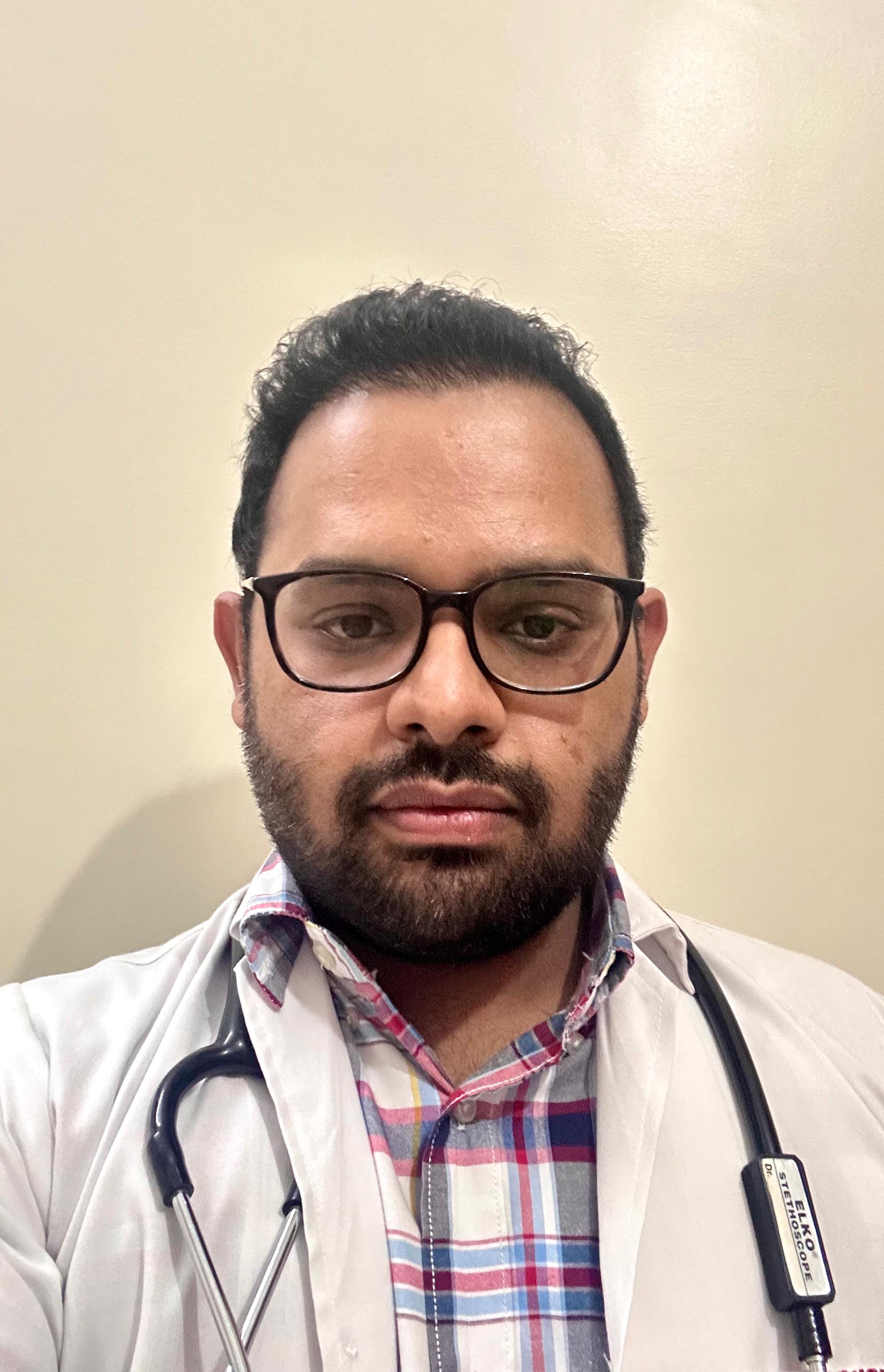 गढ़शंकर में मनोचिकित्सक डॉ. अविनव धामी की सेवाएं
